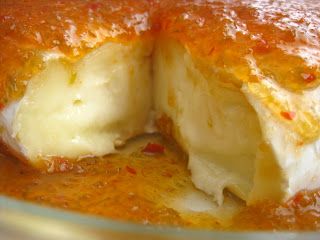 Easy baked brie with red pepper jelly Brie With Pepper Jelly, Costco Appetizers, Easy Baked Brie, Brie Cheese Recipes, Pepper Jelly Recipes, Red Pepper Jelly, Brie Recipes, Baked Cheese, Pepper Jelly