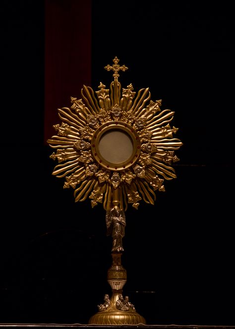 Adoration Catholic, Catholic Photography, Holy Hour, Catholic Tattoos, Prayer Images, Catholic Wallpaper, Eucharistic Adoration, Church Media Design, Catholic Decor