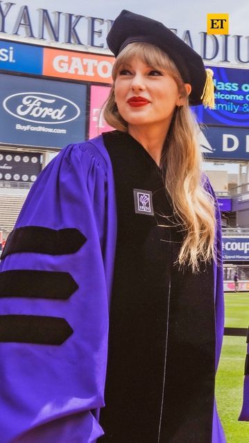 Graduate Wallpaper, Taylor Swift Lockscreen, Swift Facts, Taylor Swift Facts, Bonnie N Clyde, Entertainment Tonight, Famous Girls, Taylor Swift Wallpaper, Long Live Taylor Swift