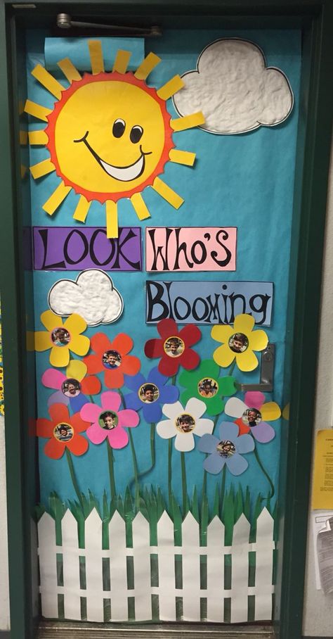 Spring Door Decorations, Preschool Door Decorations, Class Door Decorations, Spring Classroom Door, Preschool Door, Teacher Door Decorations, Easter Classroom, Spring Door Decoration, Diy Frühling