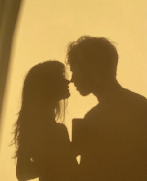 Under The Sun Aesthetic, Kissing Silhouette, Couple Shadow, Hey Cutie, Lana Del Rey Honeymoon, People Kissing, Shadow People, Sun Aesthetic, Sun Shadow