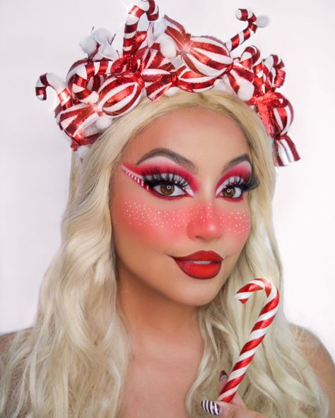 Candy Cane Makeup, Holiday Eye Makeup, Christmas Makeup Ideas, Xmas Makeup, Makeup Themes, Christmas Eye Makeup, Candy Makeup, Christmas Makeup Look, Holiday Makeup Looks