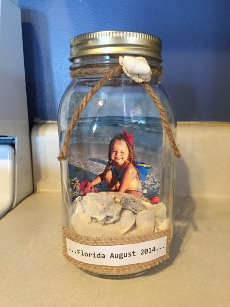 Vacation Memories in a Jar Beach Jars Memory, Beach Sand Keepsake In A Jar, Beach Keepsake Ideas For Kids, Beach Sand Jars Vacation Memories, Beach Sand Memory Jar, First Beach Trip Keepsake, Sand Jar Ideas Vacation Memories, Diy Seashell Crafts Vacation Memories, Diy Beach Keepsakes