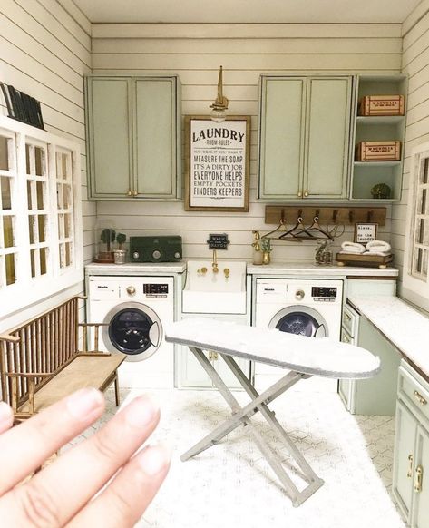 Dollhouse Laundry Room, Room Boxes, Doll House Plans, Mini Doll House, Charleston Homes, Doll House Crafts, Valley Of The Dolls, Barbie Diy, Barbie House