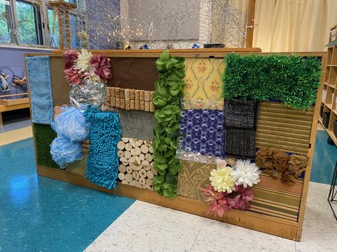 Reggio Wall Decor, Childcare Sensory Activities, Outstanding Nursery Environment, Reggio Wall Displays, Preschool Classroom Environment, Small Play Corner Ideas, Nature Based Infant Classroom, Sensory Area Preschool, Natural Daycare Decor