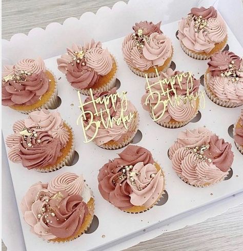 Elegant Cupcakes, Chocolate Covered Strawberries Bouquet, Cupcake Decorating Tips, Cupcake Cake Designs, Birthday Desserts, Creative Birthday Cakes, Baking Business, Cupcake Designs, Cake Decorating Designs