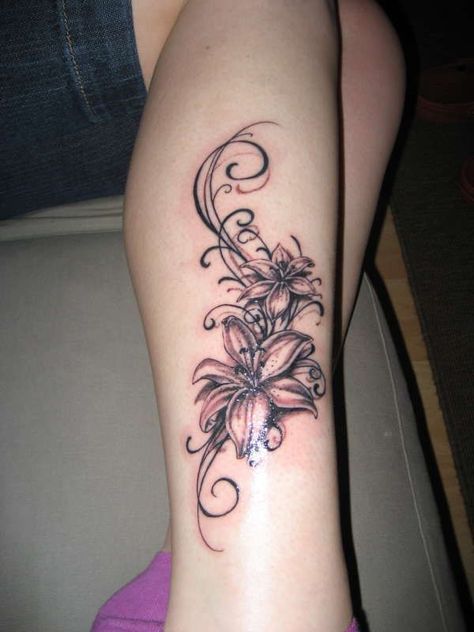 Found on Bing from www.pinterest.com Lily Tattoo Design, Lily Flower Tattoos, Tattoos Mandala, Tattoos Geometric, Leg Tattoos Women, Lily Tattoo, Thigh Tattoos Women, Tattoo Sleeve Designs, Flower Tattoo Designs