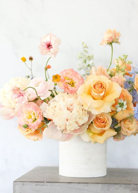 Pastel Wedding Flowers, Whimsical Flower, Pastel Wedding, Wedding Flower Arrangements, Wedding Mood, Arte Floral, Floral Centerpieces, Design Floral, Spring Floral