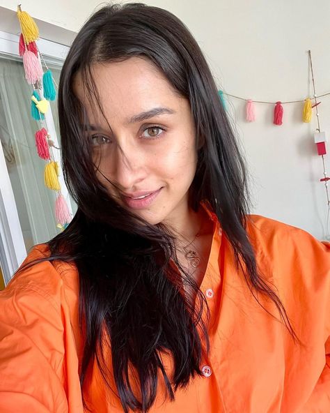 Shraddha ✶ on Instagram: “It’s a Slay kinda Day ☄️” Shraddha Kapoor Cute, Actress Without Makeup, Avneet Kaur, Alexandra Daddario, Shraddha Kapoor, Indian Designer Outfits, Gal Gadot, Bollywood Stars, Girl Body