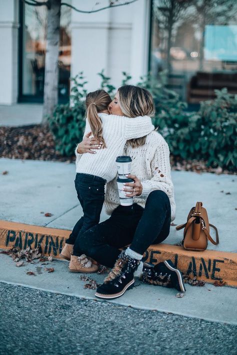 How to have a mommy and me day with River Island | Cella Jane #mommyandme #mommyandmeoutfits Mom Of 3 Aesthetic, Mommy Outfits Casual, Mother Daughter Pictures, Mother Daughter Photoshoot, Mommy And Daughter, Mom Daughter Outfits, Mother Daughter Photos, Mommy Daughter Outfits, Daughter Outfits