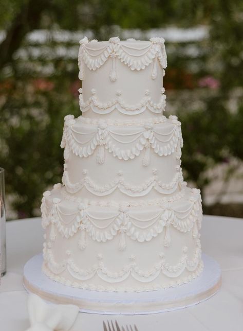 Wedding Cakes Color, All White Vintage Wedding Cake, French Style Wedding Cake, Three Tier Vintage Wedding Cake, Italian Inspired Wedding Cake, Old Style Wedding Cakes, 3 Tier Vintage Cake, Vintage Tiered Wedding Cake, Old Fashion Wedding Cakes