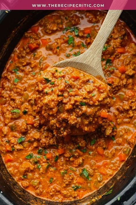 Who doesn’t love a delicious crockpot meal? You set it and forget it and come home to a meal that is warm, delicious, and ready to eat. This crockpot ragu is no exception! Slow Cooker Ragu, Beef Ragu Slow Cooker, Ground Beef Ragu, Beef Ragu Recipe, Slow Cooker Ground Beef, Pork Ragu, Slow Cooker Bbq Chicken, Crockpot Meal, Beef Ragu