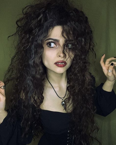 Black Hair Halloween Costumes Ideas, Bellatrix Lestrange Hair, Black Hair Characters Halloween, Bellatrix Lestrange Makeup, Halloween Costumes Black Hair, Sirius Black Costume, Bellatrix Cosplay, Bellatrix Lestrange Cosplay, Bellatrix Lestrange Costume