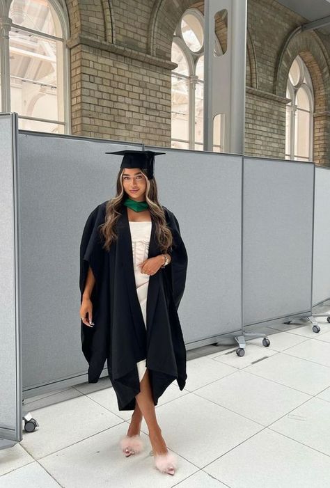 Cap And Gown Photos – Graduation Outfit For Women - davidreed.co Black Cap And Gown Graduation Outfit, Graduation Outfits For Women College, Graduation Ceremony Dress, University Graduation Outfit, Judge Costume, Graduation Ceremony Outfit, Graduation Outfits For Women, Graduation Aesthetic, Graduation Hairstyles With Cap