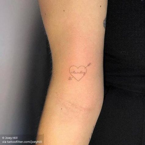 Mom Heart Arrow Tattoo, Name And Heart Tattoo, Mom Heart Tattoo Traditional, Name In Heart Tattoo, Arrow Heart Tattoo, Heart Tattoo With Name, Heart Tattoo With Initials, Heart With Name Tattoo, Heart Initial Tattoo