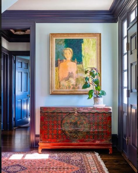 G a r r o w    K e d i g i a n on Instagram: "Favorite Corners of an Entrance Foyer on. Project on @longisland - foyer #entrance #makeanentrance .nyc #newyork #newyorkdesign #ues #uesthings #longisland #longislandhomes #entry #foyer #entryfoyer  @housebeautiful  #garrowkedigian #interiors #interiordesign #interior #luxe #housebeautiful #color #colorfulinterior #colorfulinteriors #newyork #newyorkdesign #newyorkinteriors #newyorkinteriordesign @ericberarducci #persiancarpet #classicinteriors #stairs #stairhall #staircase #staircases #howtomakeanentrance" Bold Entryway Art, Jewel Tone Entryway, Foyer Artwork Entryway, Green Foyer Entryway, Green Foyer, Archway Entrance, Colorful Entryway, Magical Interior, Dramatic Entryway