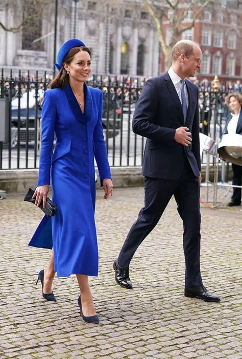 Kate Middleton 2022, Blue Velvet Coat, Commonwealth Day, Prince William Et Kate, Catherine Walker, Philip Treacy, Reine Elizabeth Ii, Prince Charles And Camilla, Kate Middleton Prince William