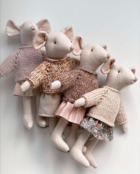 Sensory Nursery, Stuffed Mice, Maileg Dolls, Smart Baby, Felt Toys Patterns, Mouse Crafts, Homemade Dolls, Connected Home, Rag Dolls Handmade