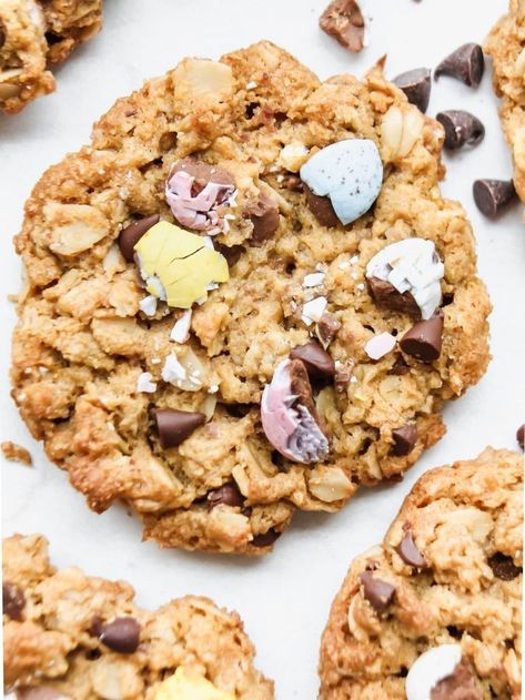 Flourless Gluten Free Peanut Butter Oatmeal Cookies with Easter Mini Eggs Chocolate Gluten Free Peanut Butter Oatmeal Cookies, Mini Eggs Cookies, Butter Oatmeal Cookies, Flourless Cookies, Cookies With Chocolate, Peanut Butter Roll, Gluten Free Peanut Butter, No Egg Cookies, Peanut Butter Oatmeal Cookies