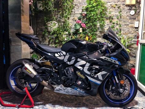 Suzuki Gxsr1000, Ninja Bike, Suzuki Bikes, Ktm Motorcycles, Suzuki Gsxr 1000, Motorcycle Paint Jobs, Custom Street Bikes, Custom Sport Bikes, Fast Sports Cars