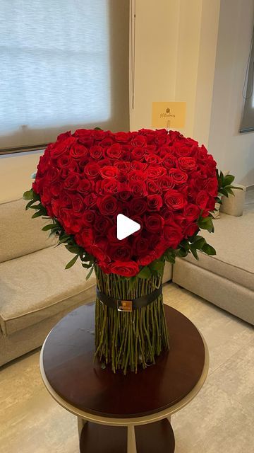 Glitterboxes Roses&Flowers🌹 on Instagram Red Roses Bouquet, Roses Bouquet, Arte Floral, Rose Bouquet, Instagram Video, Floral Art, Red Roses, Glass Vase, Craft Projects