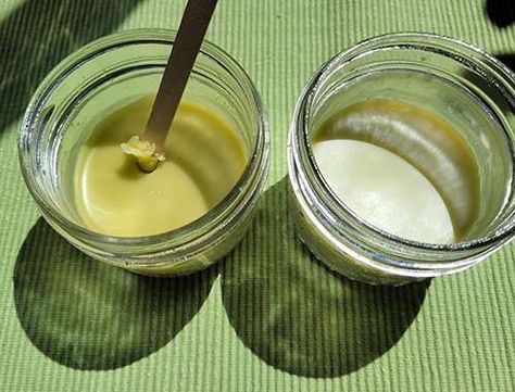 How To Make A Comfrey Salve For Arthritis And Joint Pain POSTED 7 HOURS AGO BY SHERRA V. IN ALL ARTICLES, BACKYARD PLANTS, HOUSEHOLD REMEDIES, RECIPES 0 Comfrey is an incredibly useful plant. In this article, we will share its wonderful pain-relieving benefits. Moreover, the plant is useful in the garden and food forest. Comfrey makes an excellent ingredient in relieving pain caused by arthritis and inflammation in the joints. Rheumatoid Arthritis (also known as RA) begins when your immune sys Diy Comfrey Salve, Comfrey Salve Recipe, Herbal Knowledge, Tallow Recipe, Comfrey Salve, Joints Pain Remedy, Herbal Remedies Recipes, Salve Recipes, Natural Recipes