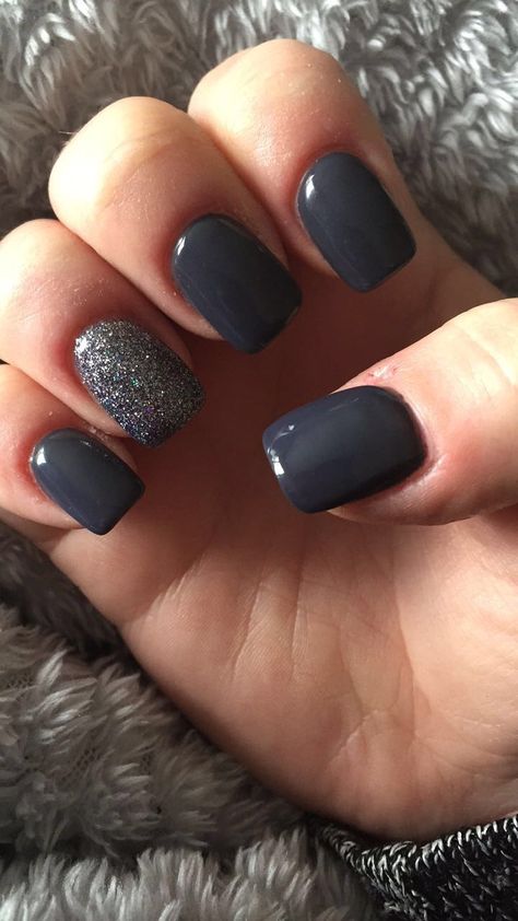 Gray Nail Color Ideas, Dark Gray Dip Nails, Simple Nails Gray, Charcoal Nail Designs, Grey Dip Powder Nails, Grey Dip Nails, Grey Gel Nails Ideas, Charcoal Gray Nails, Dark Gray Nails Design