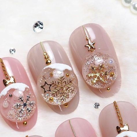 3d Christmas Nail Art, Christmas 3d Nail Art, Korean Nails Christmas, Christmas 3d Nails, Snowglobe Nails, Christmas Nails 2024, Japanese Nail Art Elegant, Christmas Nails 3d, 3d Christmas Nails