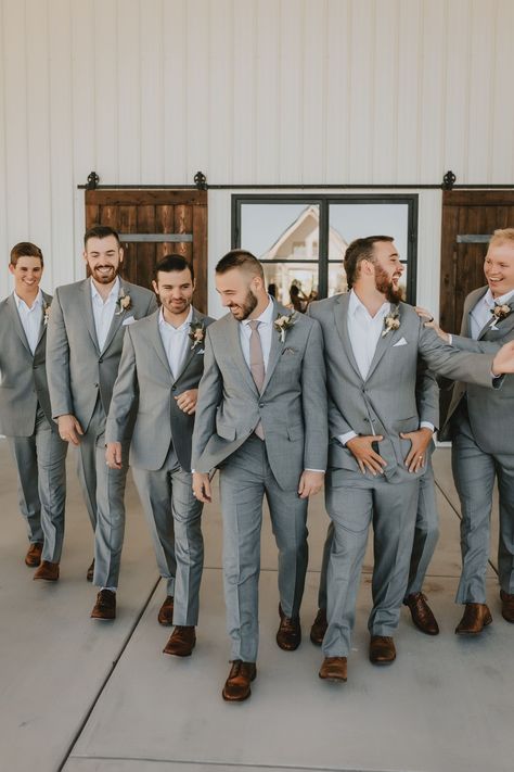 Groomsmen Attire Grey, Simple Wedding Ideas, Grey Wedding Theme, Gray Groomsmen Suits, Wedding Groomsmen Attire, Groom And Groomsmen Suits, Grey Suit Wedding, Groomsmen Grey, Groomsmen Outfits