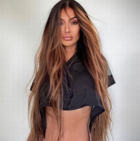 Nicole Scherzinger is the latest celebrity to try out the new copper hair colour trend, as she shows off her new balayage makeover after ditching her signature dark locks Copper Hair Colour, Copper Balayage Hair, Nicole Scherzinger Hair, Copper Balayage, Colour Trend, Copper Hair Color, Hair 2024, Nicole Scherzinger, Hair Makeover