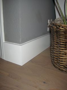 Wall Perks - instead of the expected beaded board, run a strip of 1-inch-thick molding from floor to ceiling between a room's crown molding and baseboard. Description from pinterest.com. I searched for this on bing.com/images Contemporary Baseboards, Baseboards Modern, Flat Baseboards, Baseboard Modern, Baseboard Ideas, Shaker Interior Doors, Baseboard Cleaner, Modern Baseboards, Wood Baseboard