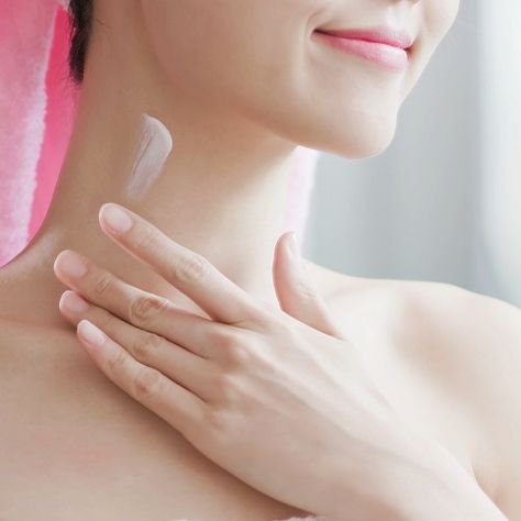 The One Mistake Beauty Guru Cathy Kangas Wants Women To Stop Making When Caring For Their Neck Skin #beauty #skincare Neck Skin Care, Natural Beauty Secrets, One Mistake, Skin Facts, Makeup Secret, Face Care Routine, Homemade Beauty Tips, Moisturizing Body Wash, Beauty Guru