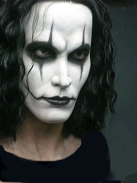 Brandon Lee on set of The Crow Crow Makeup, Crow Movie, Crow Tattoo, Brandon Lee, Crow Art, The Crow, Facepaint, Halloween Make, Bruce Lee