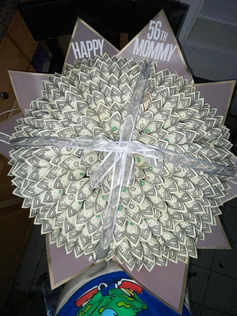 Bouquet With Money, Money Roses, Roses Bouquet Gift, Luxury Flower Bouquets, Money Flowers, Btc Trading, Money Bouquet, Creative Money Gifts, Paypal Money