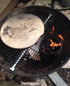 weber_cam: Firedome: Pizza on a Weber Kettle, a 5 year retrospective Index Card Notes, Kettle Bbq, Weber Charcoal Grill, Weber Kettle, Cooking Stone, Weber Grill, Wood Fired Pizza Oven, Fire Pizza, Grilled Pizza