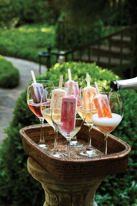 Grown-Up Dessert Party Food Ideas For Adults Entertaining, Backyard Pizza Party, Easy Summer Cocktail Recipes, Party Cooler, Easy Summer Cocktails, Fruit Pops, Fest Temaer, Boat Food, Summer Cocktail Recipes