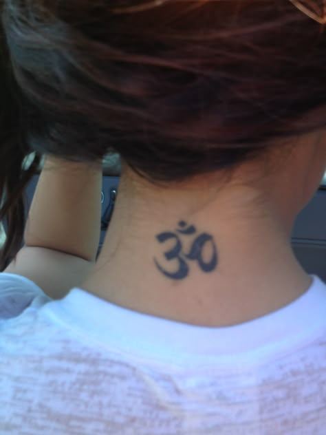 Ohm tattoo #neck #placement #tattoo Back Of Neck Tattoo Placement, Tattoo On The Back Of The Neck, Om Tattoo Neck, Ohm Tattoo Women, Ohm Tattoo Design, Back Neck Tattoo For Women, Hippy Tattoo, Hippie Tattoo Ideas, Hippie Tattoos