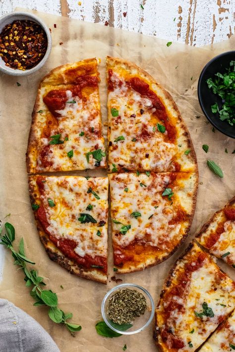 10-Minute Naan Pizza – A Simple Palate Quick Pizza Recipes, Naan Pizza Recipes, Crispy Pizza Crust, Quick Pizza, Hearty Vegetable Soup, Naan Pizza, Pizza Sauce Recipe, Pizza Sauce Homemade, Flatbread Recipes