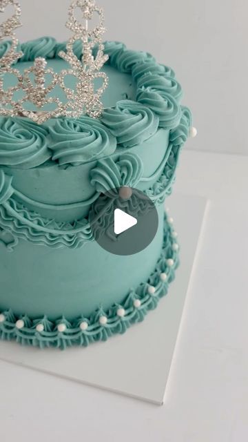 Melisa Romo👩🏻‍🍳 on Instagram: "BE EXTRA AF! IT’S YOUR BDAY👑  #crown #birthday #birthdaycake #extra #queen #buttercream #cakeinspo #cakedecorating" Birthday Cake With Crown, Birthday Cake Queen, Queens Birthday Cake, Crown Cake, Queen Birthday, Beautiful Cakes, Butter Cream, Kids Birthday, Cake Decorating