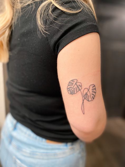 Swiss Cheese Monstera Tattoo, Monsters Leaf Tattoo, Cheese Plant Tattoo, Monstera Leaf Tattoo, Monstera Tattoo, Tiny Tats, Leaf Tattoo, Fineliner Art, Patchwork Tattoo