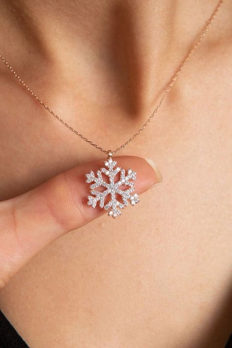 14k Gold Plated Snowflake Necklace Zircon Stone Snowflake | Etsy Necklace With Snowflake, Jóias Body Chains, Snowflake Jewelry, Cool Jewelry, Pretty Jewelry Necklaces, Snowflake Necklace, Fancy Jewellery, Jewelry Lookbook, Fancy Jewelry