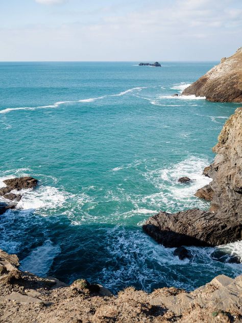 Trevose Head is a stunning segment of the Cornish coastline. Cornish Coastline, Glamping Inspiration, Summer Places, Cornish Beaches, Cornwall Coast, Cornwall Beaches, Scotland Road Trip, Bedroom Beach, Holidays In Cornwall