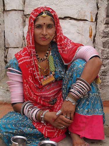 Bishnois village near Jodhpur Tribes In India, Rajasthani Dress, Amazing India, Indian Woman, Rishikesh, Female Photographers, Rajasthan India, Varanasi, World Cultures