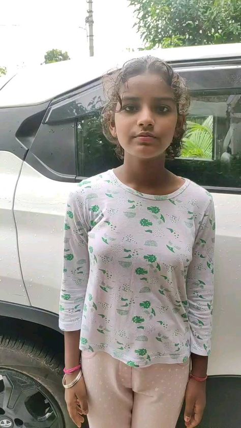 Instagram video by Sabita Chandra • 9 October 2022 at 17:09 11 Year Girl, School Selfies, Romantic Videos, Indian Natural Beauty, Small Girl, Girl Crush Fashion, Teen Actresses, Teen Girl Dresses, Women Photography