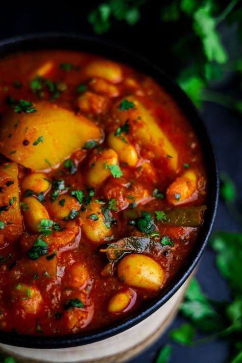 Indian Bean Curry, Butterbean Curry Recipe, Butter Beans Recipe Indian, Butter Bean Curry Recipe, Butter Bean Curry, Curried Beans Recipe, Butter Bean Recipes, Veg Curry Recipes, Hearty Winter Meals