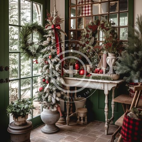 French Farmhouse Christmas Decor, Buffalo Christmas Decor, Country Farmhouse Christmas Decor, Christmas Hutch Decor, French Country Christmas Tree, English Cottage Christmas, Decorating Entryway, Country Cottage Christmas, Green White Decor