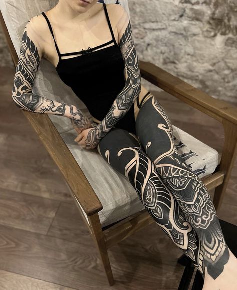 Live Tattoos, Blast Over Tattoo, Tattoo House, Black Work Tattoo, Backpiece Tattoo, Blackout Tattoo, Work Tattoo, Wicked Tattoos, Japan Tattoo Design