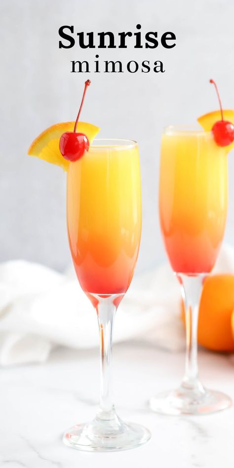 Sunrise Mimosa, ombre cocktail, brunch cocktail, how to make a mimosa, champagne, sparkling wine, recipe with grenadine, #brunch Wine Mixers Recipe, Ombre Cocktails, Halloween Mimosas, Football Brunch, Sunrise Mimosa, Grad Brunch, Mimosa Recipes, Wine Truck, Mom Brunch