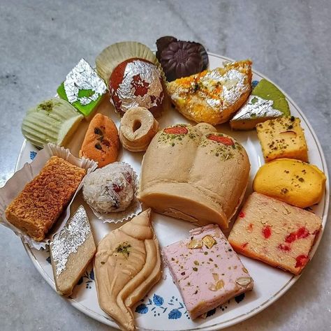 Bengali Sweets Photography, Poila Baisakh, Kolkata Food, Healthy Food Pictures, Bengali Sweets, Pravisht Mishra, Sweets Photography, Casual Blouse Designs, Bengali New Year