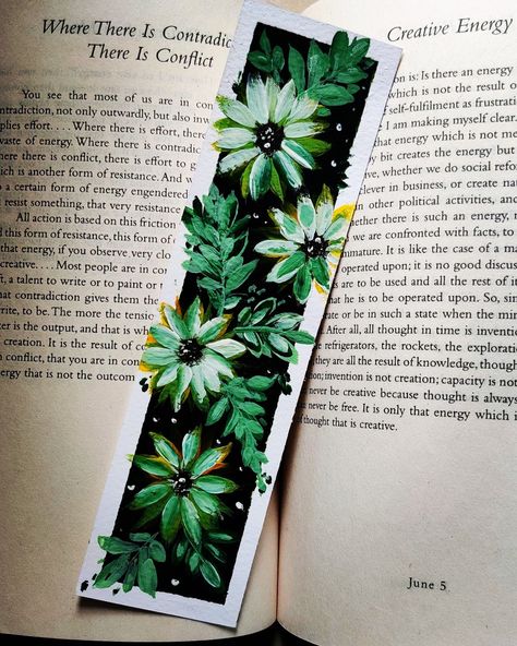 Painting Book Marks, Diy Painted Bookmarks, Watercolor Paintings Bookmarks, Book Mark Ideas Creative, Nature Bookmark, Flower Bookmarks, Handmade Bookmarks Diy, Creative Bookmarks, Bookmark Craft